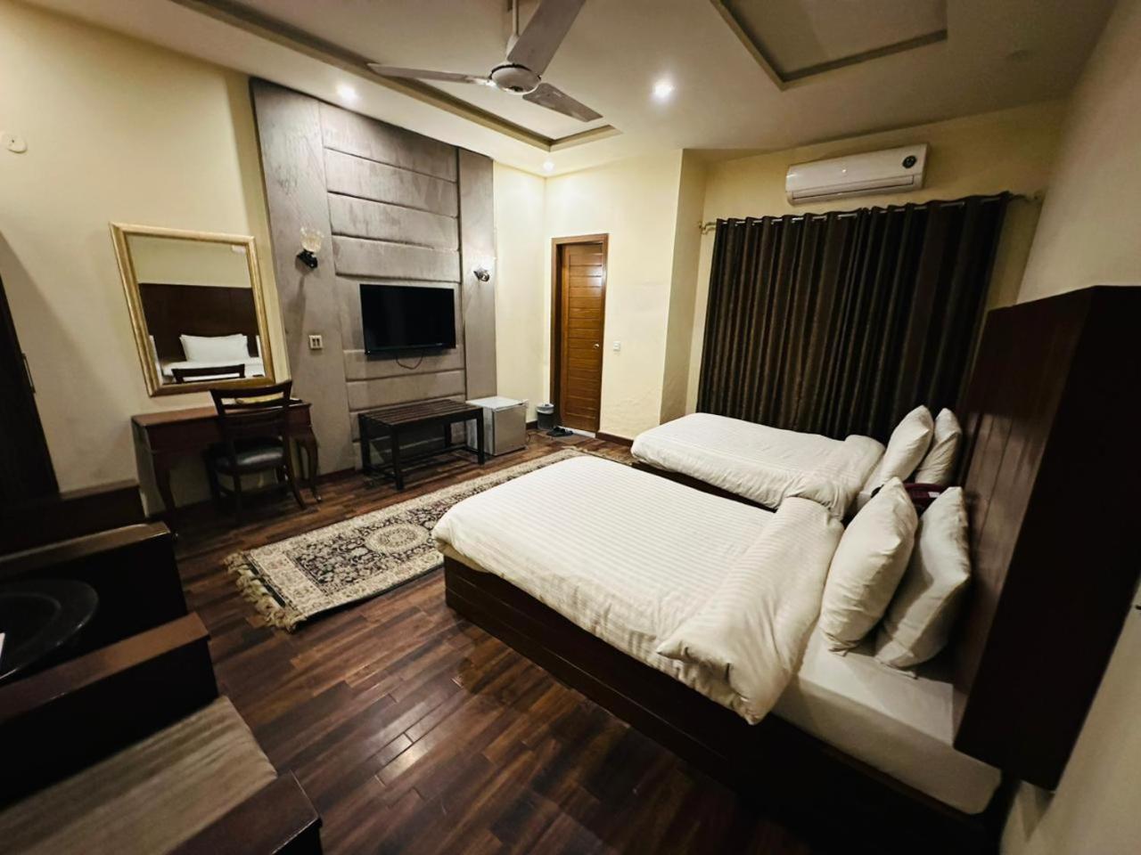 Shelton'S Rezidor Lahore Exterior photo