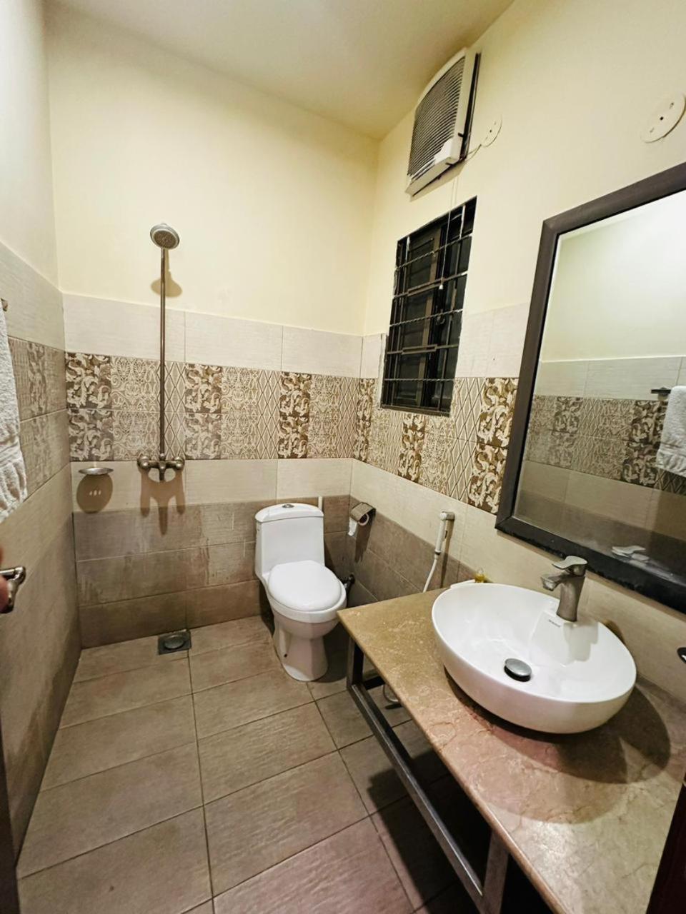 Shelton'S Rezidor Lahore Exterior photo