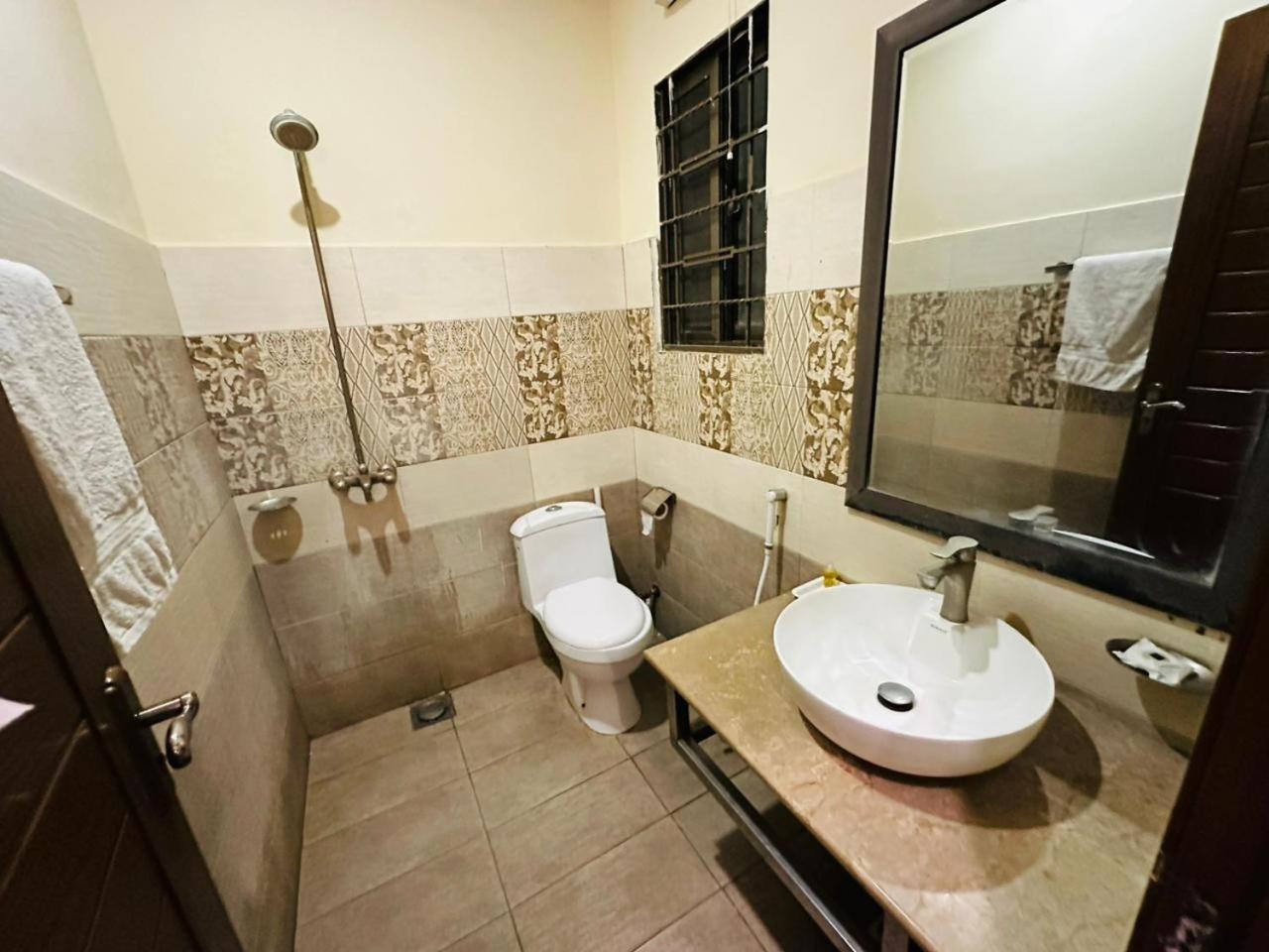 Shelton'S Rezidor Lahore Exterior photo
