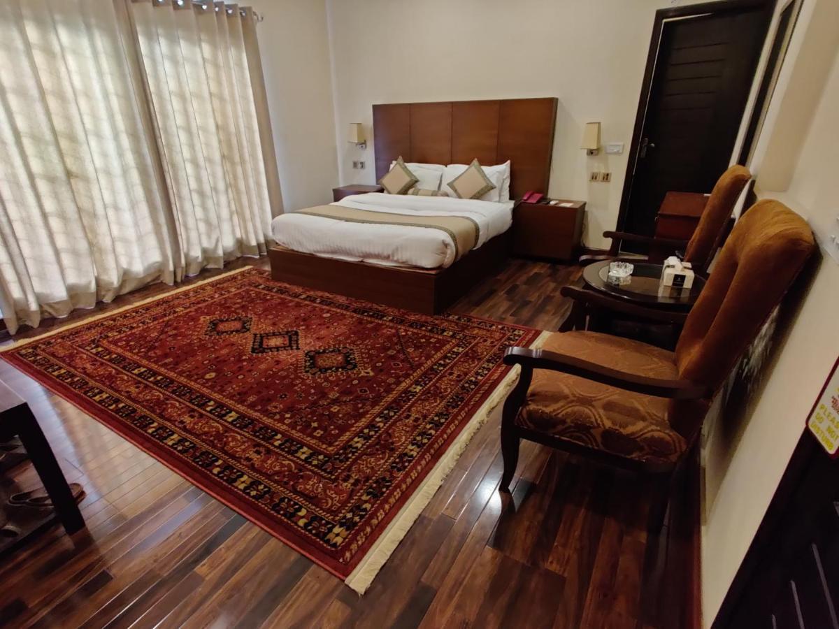 Shelton'S Rezidor Lahore Exterior photo